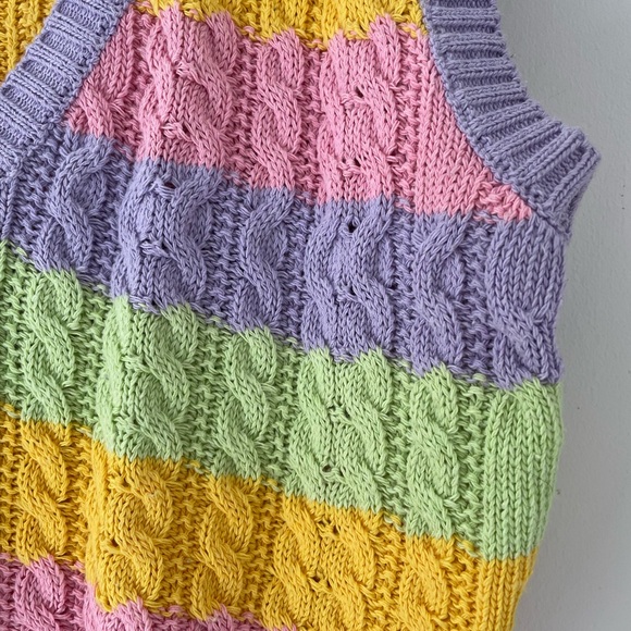 Cropped Cable Knit Vest from Simons - Picture 2 of 4